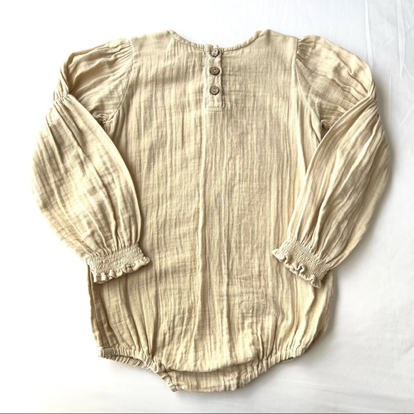 • Illoura the Label Cream Ruched Sleeve Bodysuit • - Picture 3 of 4